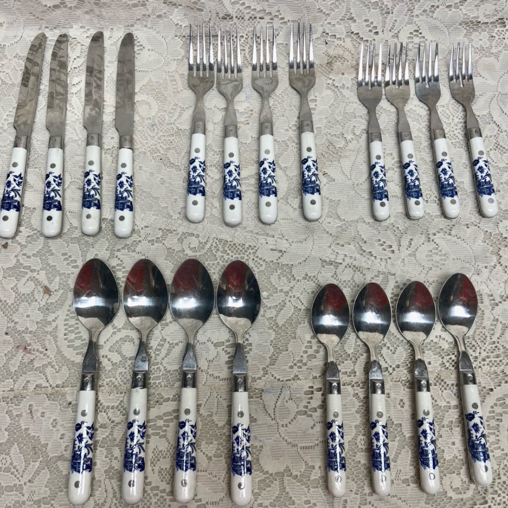 Vintage, 20-pc Blue Willow Flatware, Service for 4